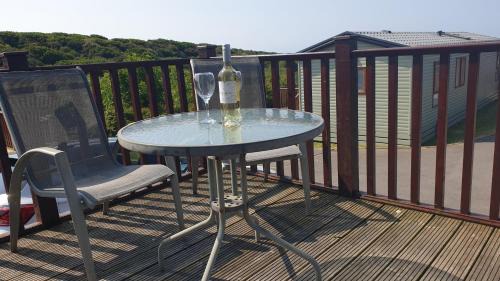 Ore Casa | Holiday Lodge, sleeps 4, with sea & countryside views