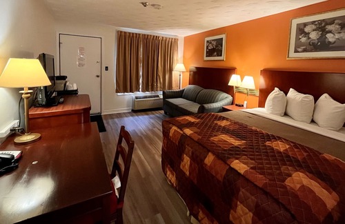 Algoma District Hotel | Holiday Motel