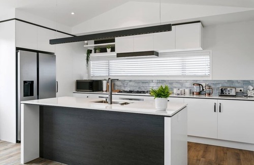 Wharewaka Casa | Holiday Pavilion in Taupo, modern new home in Wharewaka short walk to the lake