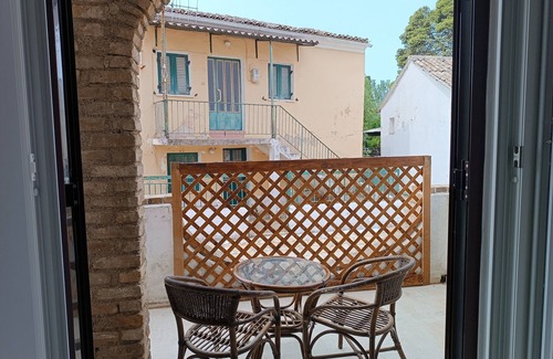 Agios Ioannis Apartamento | Holiday Pension Anna, in Agios Ioannis, halfway to Glyfada beach from Corfu town