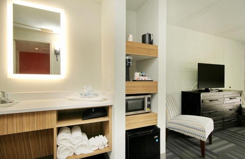 Myrtle Beach Hotel | Holiday Shores Double Queen Beds, Pool View - 103