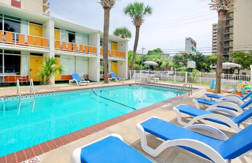 Myrtle Beach Hotel | Holiday Shores King Pool View- 109