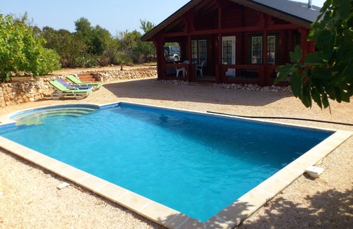 Lagos Casa | Vacaciones rodeado de almendros e higueras en 35.000 metros cuadrados de terreno con piscina