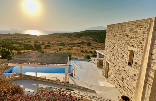 Pitsidia Villa | Villa de vacaciones en una ubicación privilegiada con vistas al mar, piscina y hermosa puesta de sol