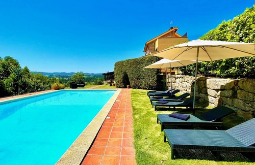 Mosteiro Villa | Spacious Villa Private POOL Diving Board Veranda BBQ Internet Games Room