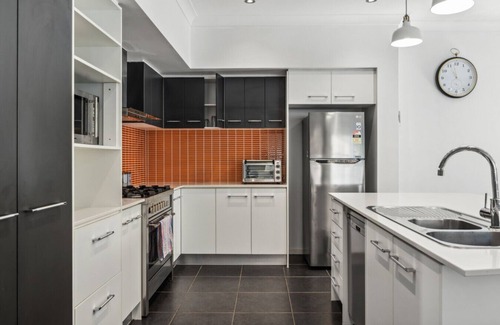 Calamvale Casa | HolidayParadise 4BR Pool/BBQ/Parking nearMall/Park