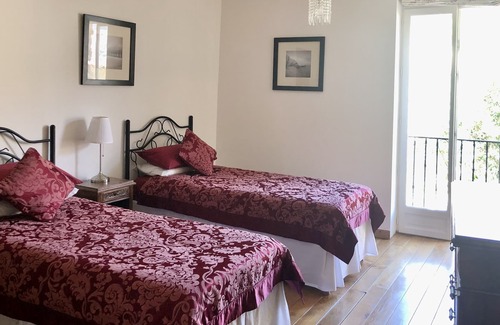 Lagrasse Apartamento | Vacaciones en Lagrasse. Impresionante apartamento medieval situada en el jardín amurallado con piscina