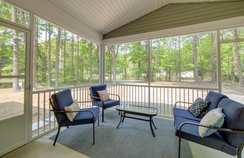Holland Casa | Holland Home with Fire Pit Walk to Lake Michigan!