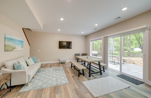 Holland Casa | Holland Home with Fire Pit Walk to Lake Michigan!