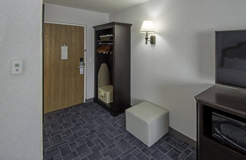 The Waterfront Hotel | Holland Hotel Free Parking Jersey City