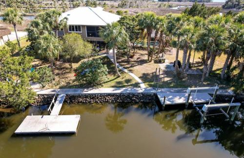 Woods N Waters Casa | Holland Huis in Crystal River Canal Home w Pool on Fort Island Trail