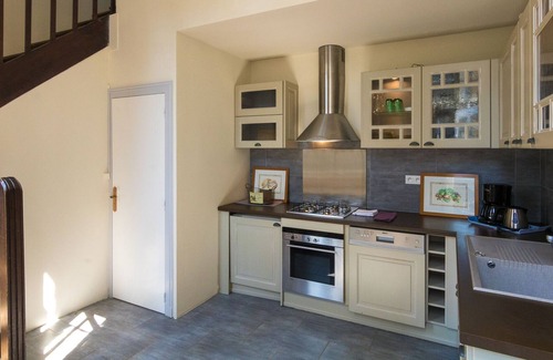 Chalais Apartamento | Casa de vacaciones en Chaleix moderna con jardín privado