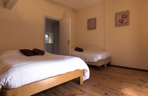 Chalais Apartamento | Casa de vacaciones en Chaleix moderna con jardín privado