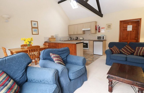 Foxley Casa | HOLLY BERRY, family friendly, with a garden in Foulsham