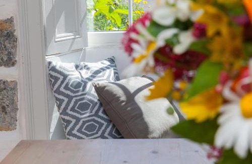 Newtown-in-St-Martin Casa | Holly Cottage