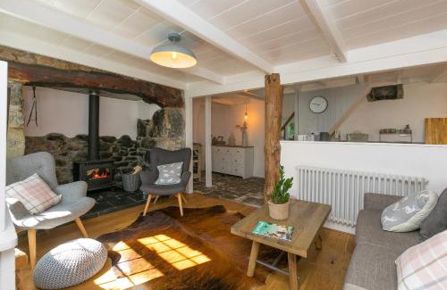 Newtown-in-St-Martin Casa | Holly Cottage