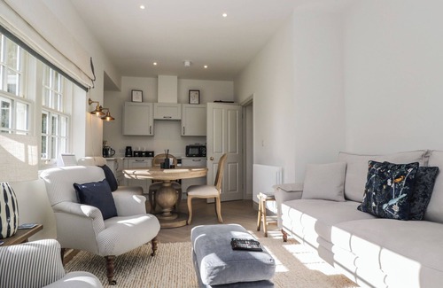 Elcot Cabaña | HOLLY, pet friendly, with pool in Kintbury
