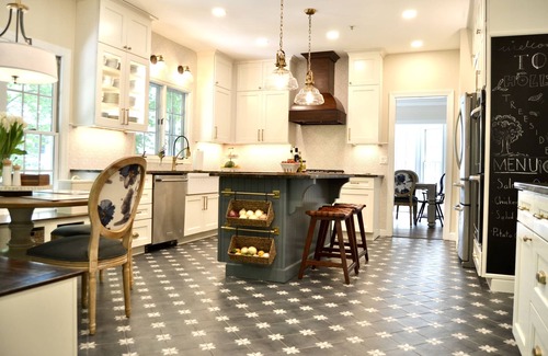 Dunn Loring Casa | Holly Treeside, a luxurious Tysons Corner Home