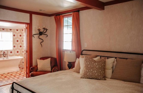 Fawnskin Casa | Hollyhock Cabin: a retreat in the Big Bear Forest