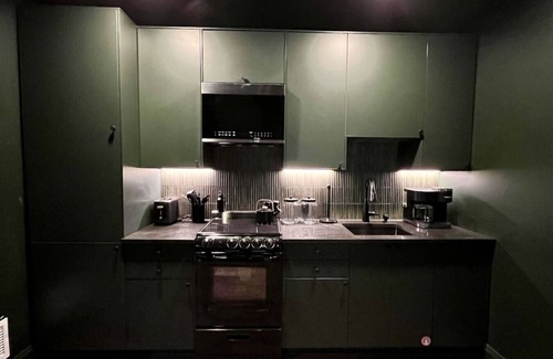 Downtown Louisville Apartamento | Hollyhock Suite 505: 2 beds/1 bath