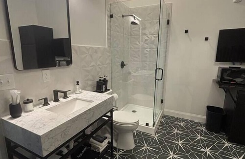Downtown Louisville Apartamento | Hollyhock Suite 509: 1 bed/1 bath