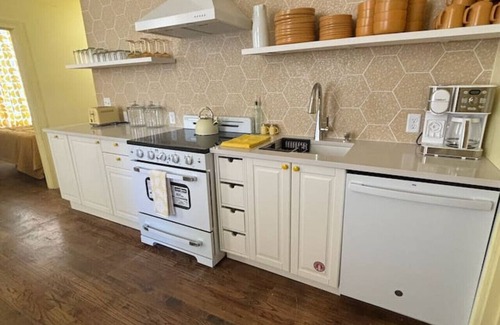 Downtown Louisville Apartamento | Hollyhock Suite 513: 5 beds/2 bath