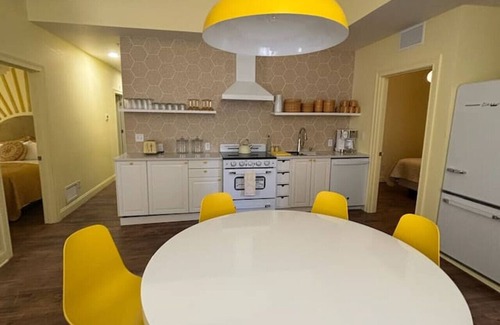 Downtown Louisville Apartamento | Hollyhock Suite 513: 5 beds/2 bath