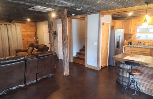 Heber Springs Cabina | Hollyn's House: 2 BR, 1 BA in Heber Springs, Sleeps 4