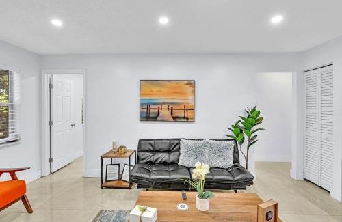 Little Ranches Casa | Hollywood 2 Bdrm New Furnished Beach Vacation Lb2