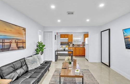 Little Ranches Casa | Hollywood 2 Bdrm New Furnished Beach Vacation Lb2