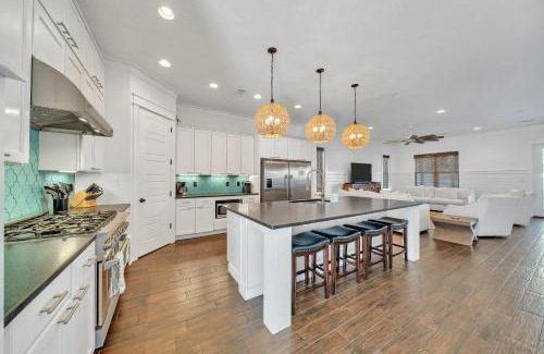 Frangista Beach Casa | Hollywood & Divine
