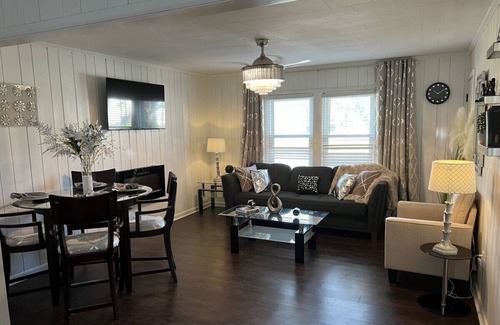 Abbeville Condominio | Hollywood Glam at the Quadruplex, Glamorous