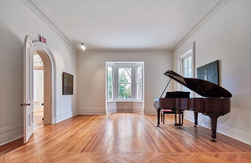 Prince Edward Villa | Hollywood glam in a stunning restored mansion! STA Licence # ST-2019-0098