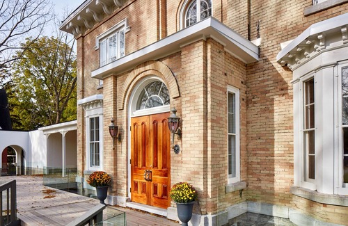Prince Edward Villa | Hollywood glam in a stunning restored mansion! STA Licence # ST-2019-0098