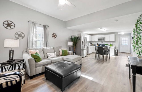 Covington Casa | Hollywood of the south 3bed 2bath, Short walk to the square