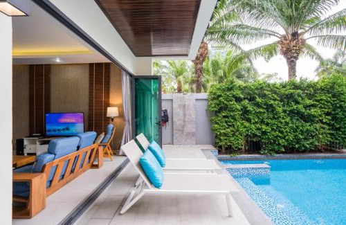 Pratumnak Hill Villa | Hollywood Pool Villa Pattaya walking street 2km