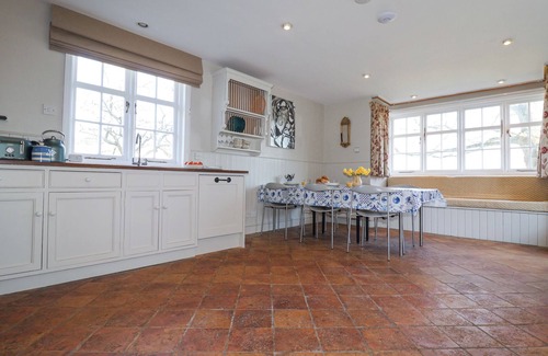Tendring Cabaña | HOLM OAK LODGE, character holiday cottage, with open fire in Weeley