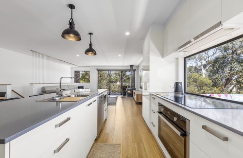 Anglesea Casa | Holmly 1 - Premium Position, Walk to Everything!