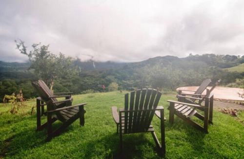 Dominical Alquiler De RV | Holos Retreat Center: The Entire Ridge Basecamp