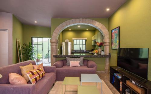 Zona Centro Villa | HOLT Art Deco Retreat in Vibrant 3 Bedroom Villa