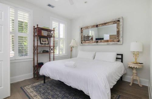 Mount Pleasant Casa | Holy City Charm - Mins to Dtwn - Beach Shem Creek