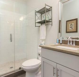 Mount Pleasant Casa | Holy City Charm - Mins to Dtwn - Beach Shem Creek