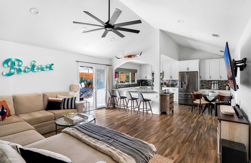 East Congress Casa | HOLY DUCK! Free Heated Pool ~Outdoor TV's~ Firepit