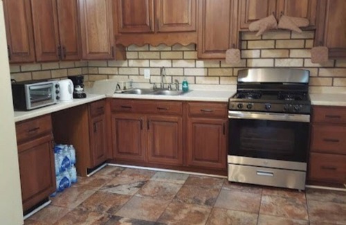 Morrow Casa | Holy Home 3-bedroom with AC and WiFi. Bless you in Morrow. Peace & a low price.
