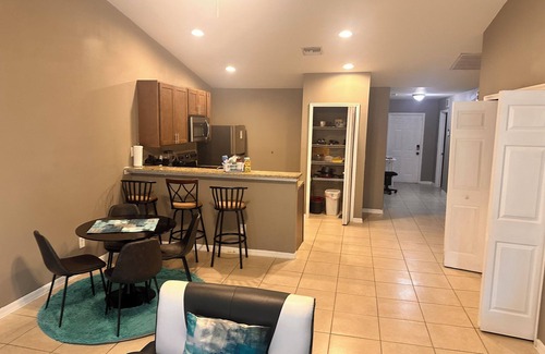 Westminister Apartamento | Holy Resisdence, 3-bedroom apartment in awesome Lehigh Acres with WiFi, AC