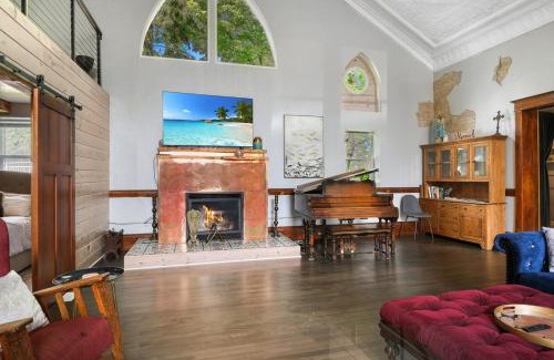 Sturgeon Bay Casa | Holy Smokes, what a stay! Spacious church convert