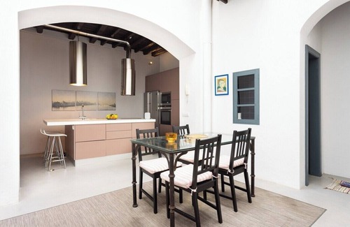 Centro histórico Chalet De Esquí | Home2Book Stylish Design House in La Laguna Center