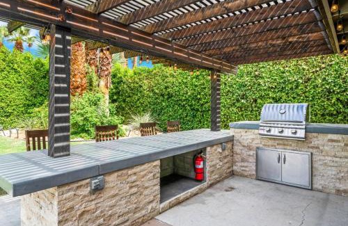 Palm Springs Casa | *Home - 2117 S Divot Ln, Palm Springs
