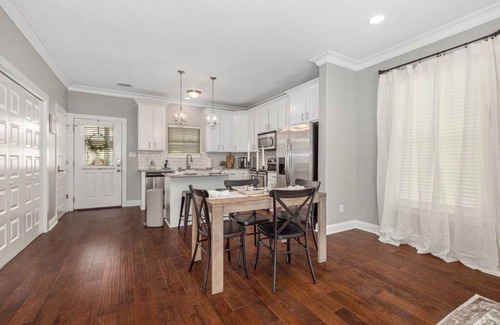 Lake Charles Condominio | Home 4 U at Olive Bayou! Downtown Lake Charles