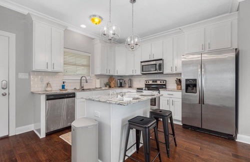 Lake Charles Condominio | Home 4 U at Olive Bayou! Downtown Lake Charles
